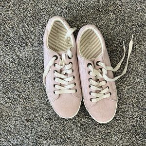 Taos sneakers never worn